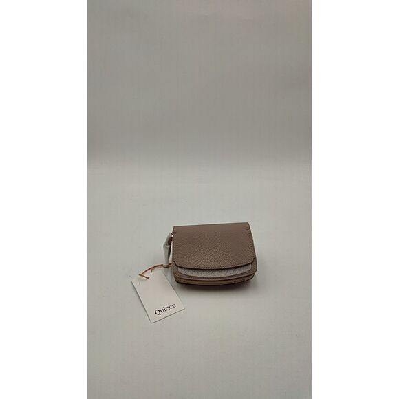 Quince Italian Pebbled Leather Compact Cream Wallet - Picture 1 of 3